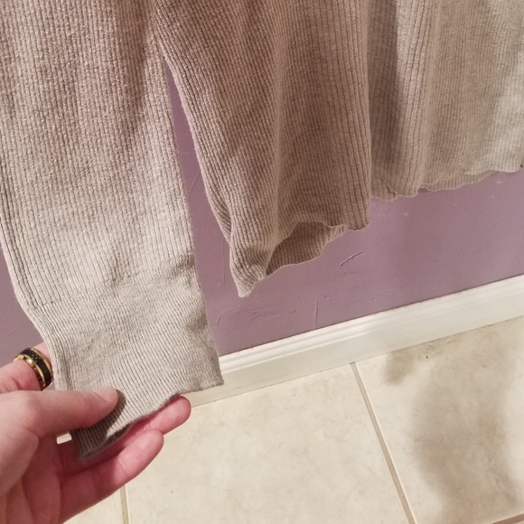 3/4 sleeve GAP top - Picture 2 of 3